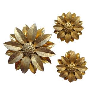 Sarah Coventry Flower Booch and Clip on earrings brushed goldtone